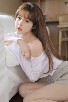 婆婆当着我的面让老公亲她